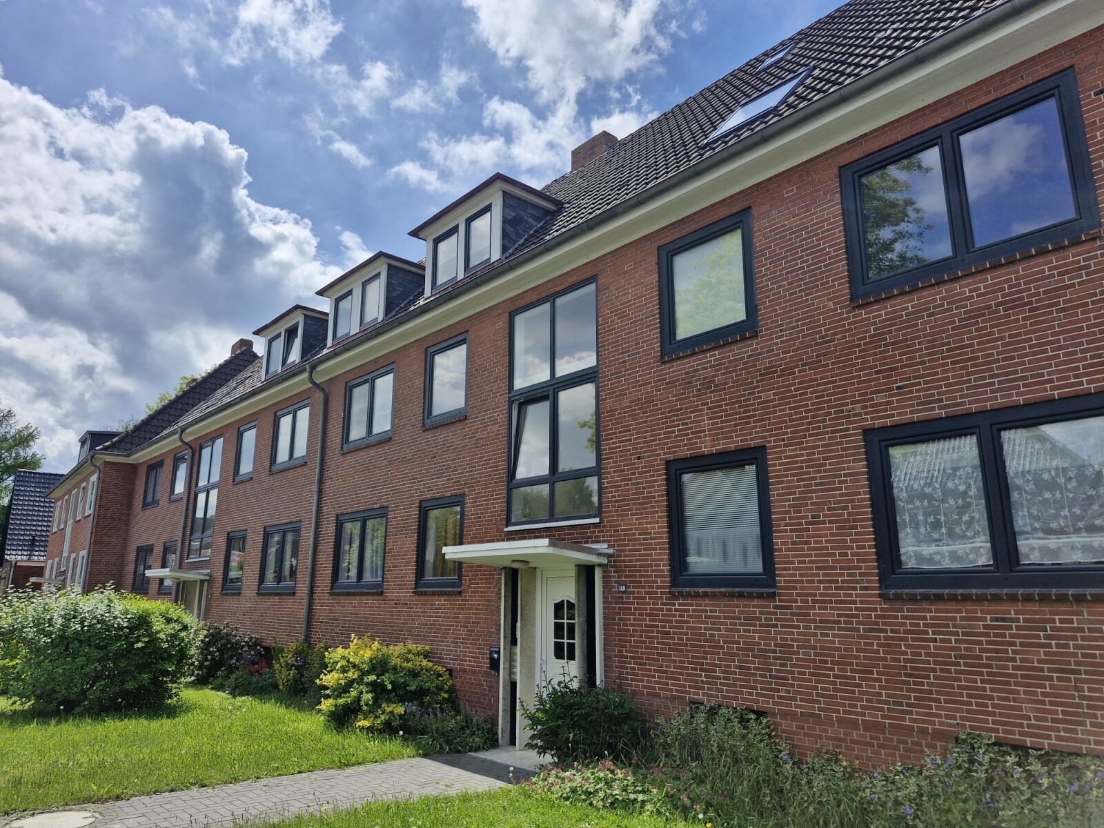 Sofort frei !! Emden - Auricher Strasse - neuwertige komplett möblierte Wohnung über 2 Etagen ! Sofort frei !! Emden - Auricher Strasse - neuwertige komplett möblierte Wohnung über 2 Etagen !